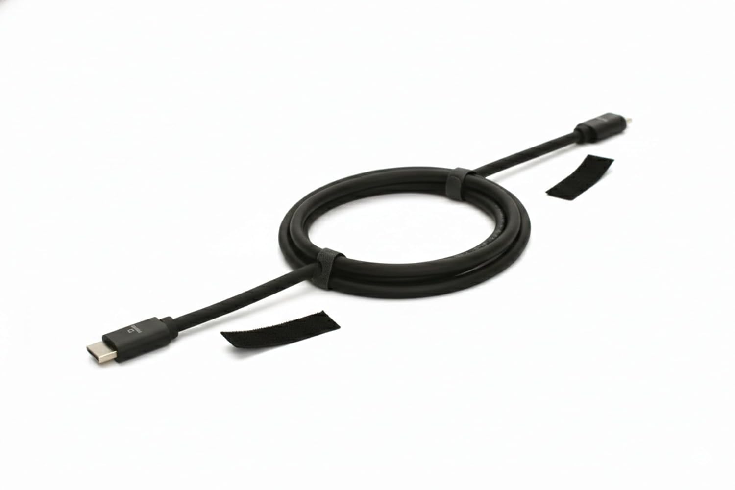 Connect the HDMI ends to compatible source and display devices without complicated installation.
